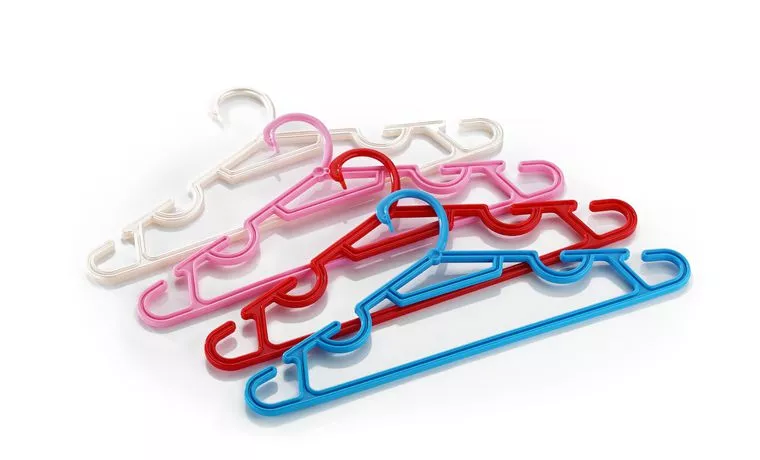 CRYSTAL SWAN CLOTHES HANGER