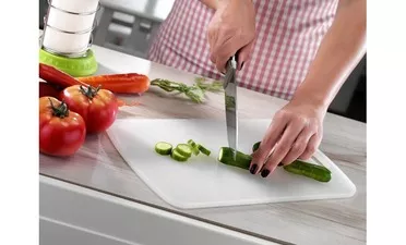 MEDIUM SQUARE CUTTING BOARD