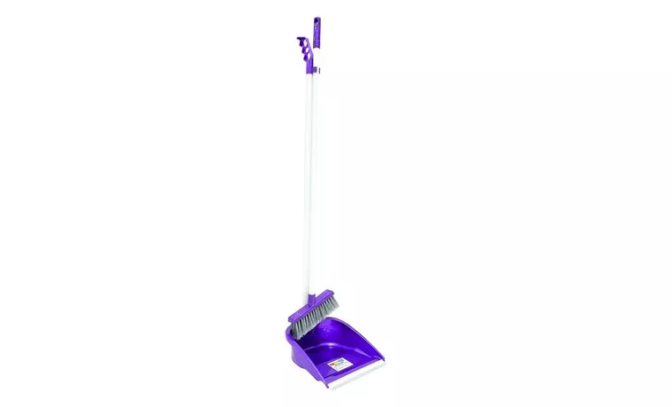 LONG HANDLE BROOM AND DUSTPAN